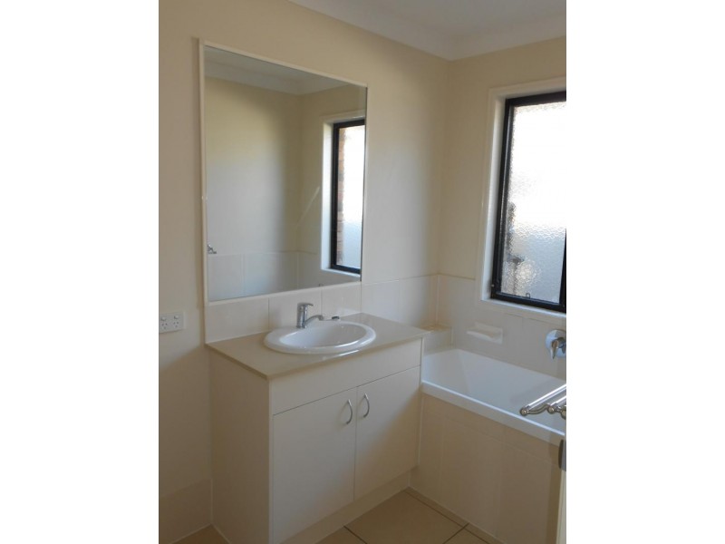 18 Pencarrow  Ct, Raceview QLD 4305