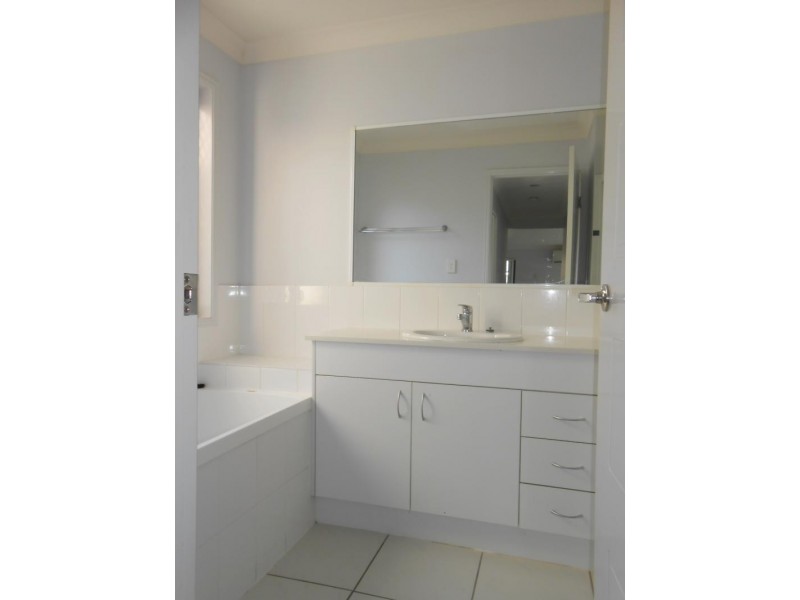 66 Dornoch  Cres, Raceview QLD 4305