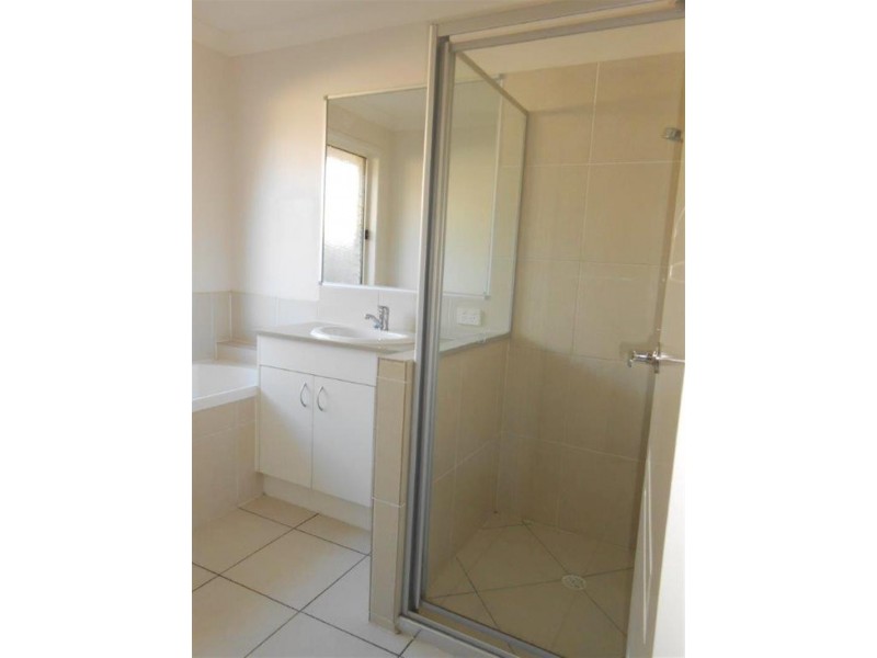 25 Pencarrow  Cres, Raceview QLD 4305