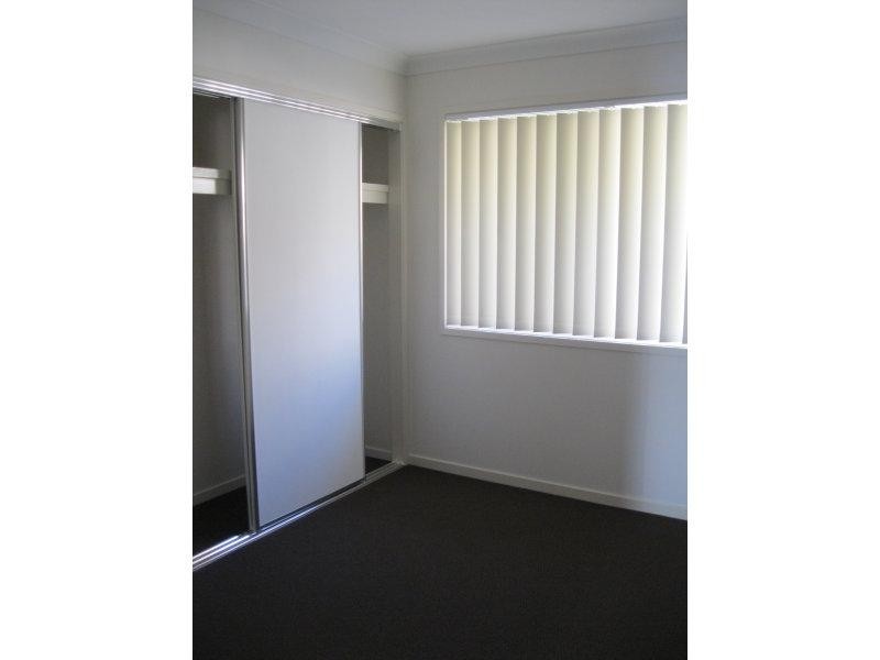 4 Shaun St, Redbank Plains QLD 4301