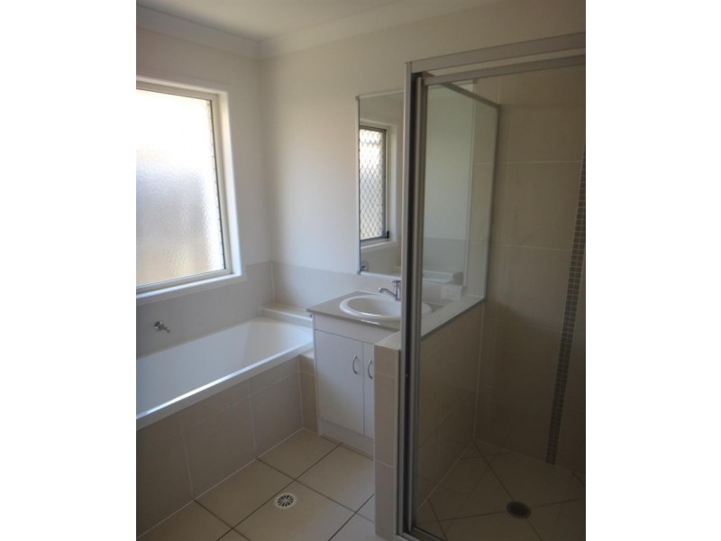 35 Moonlight Dr, Brassall QLD 4305