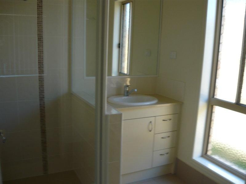 4 Renee St, Redbank Plains QLD 4301