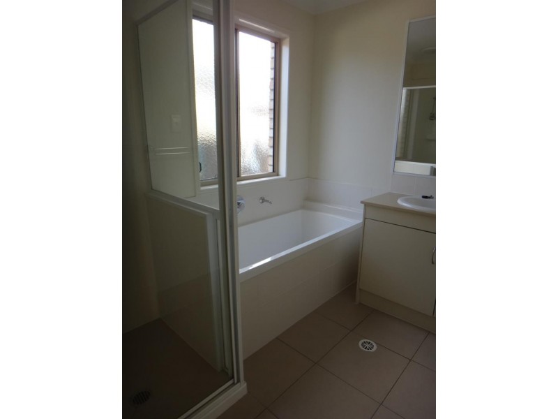 49 Aramac St, Brassall QLD 4305