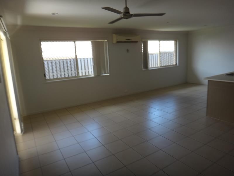 10 Scottsdale St, Raceview QLD 4305