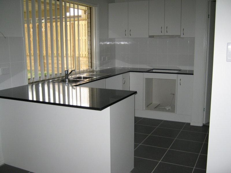 10 Alexandra St, Brassall QLD 4305