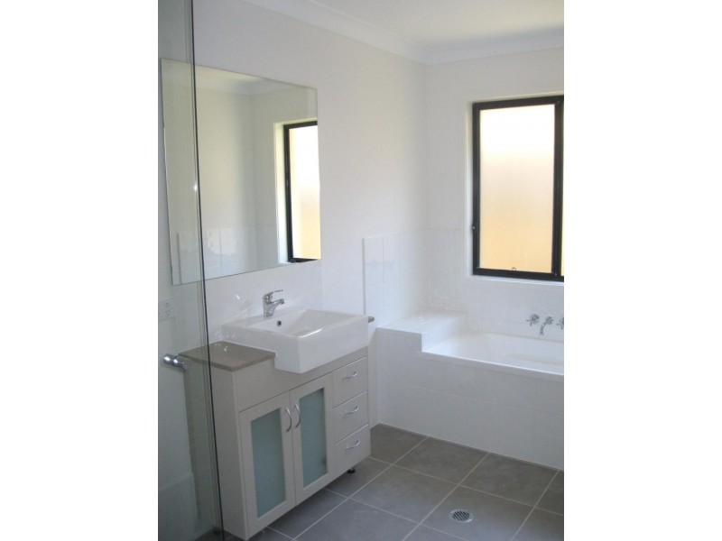 77 Jane St, Leichhardt QLD 4305