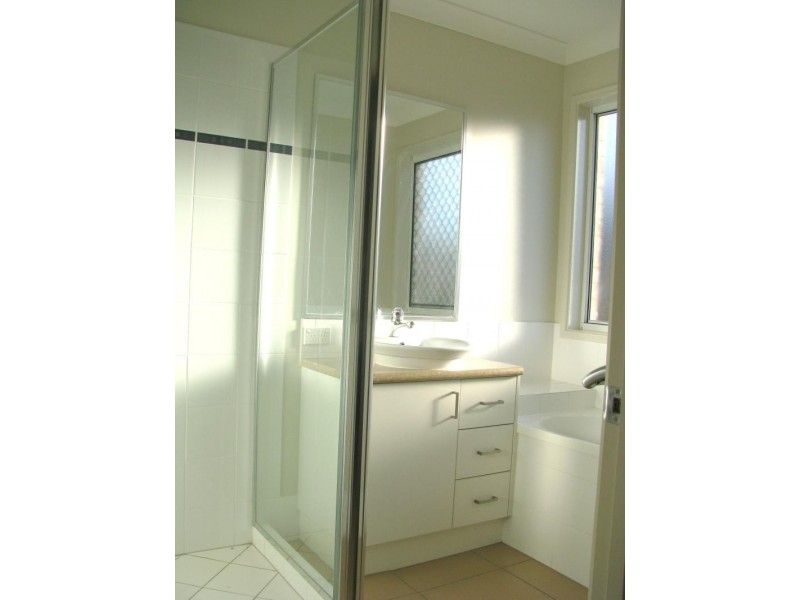 32 Ronayne Cct, One Mile QLD 4305