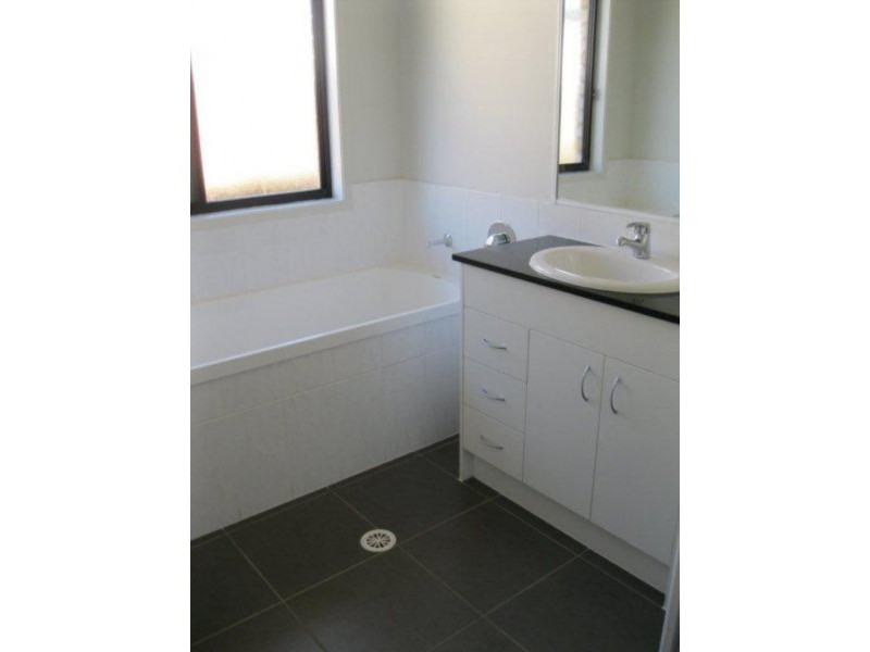 19 MacBride Ct, Collingwood Park QLD 4301