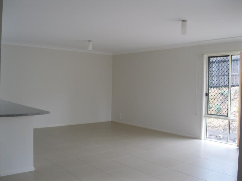 37 Skinner Cres, Silkstone QLD 4304
