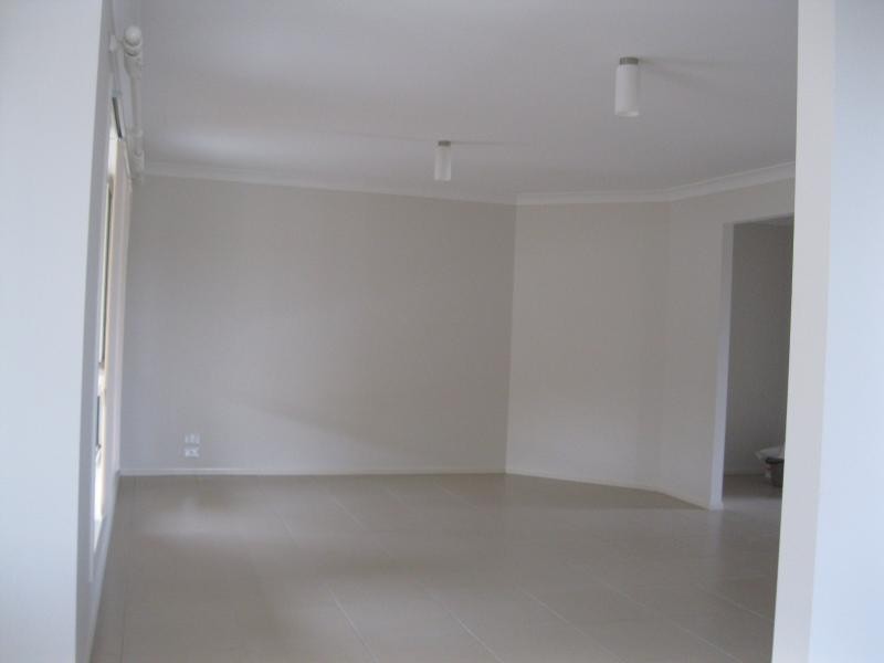 37 Skinner Cres, Silkstone QLD 4304