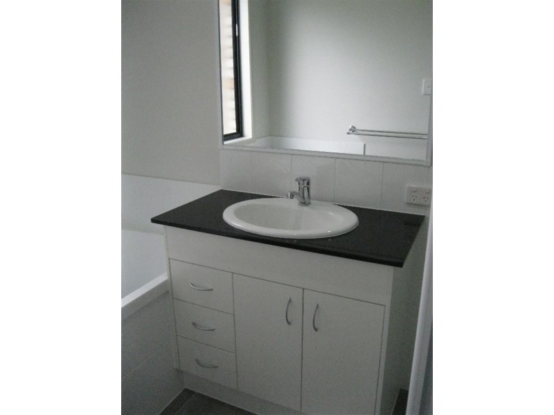 18 Borrowdale Ct, Brassall QLD 4305