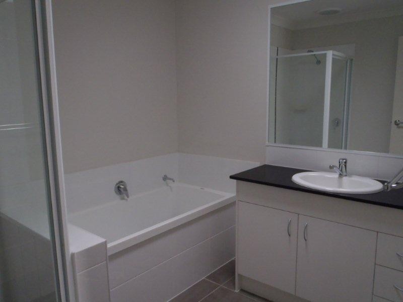 1/1 Belle  Ct, Redbank QLD 4301