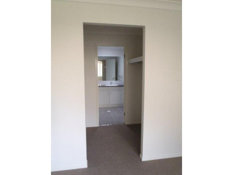 1/1 Belle  Ct, Redbank QLD 4301
