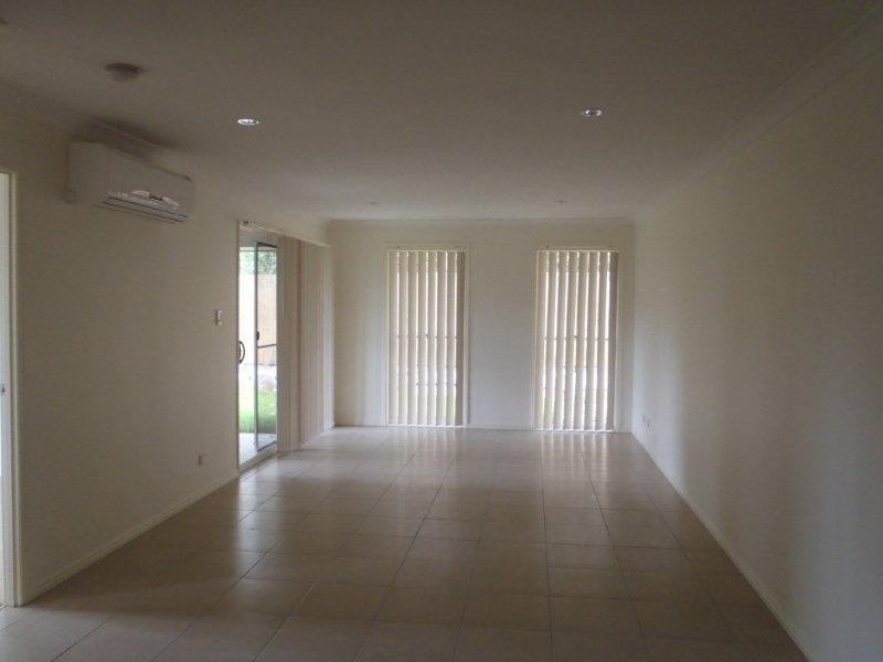 1/5 Belle  Ct, Redbank QLD 4301