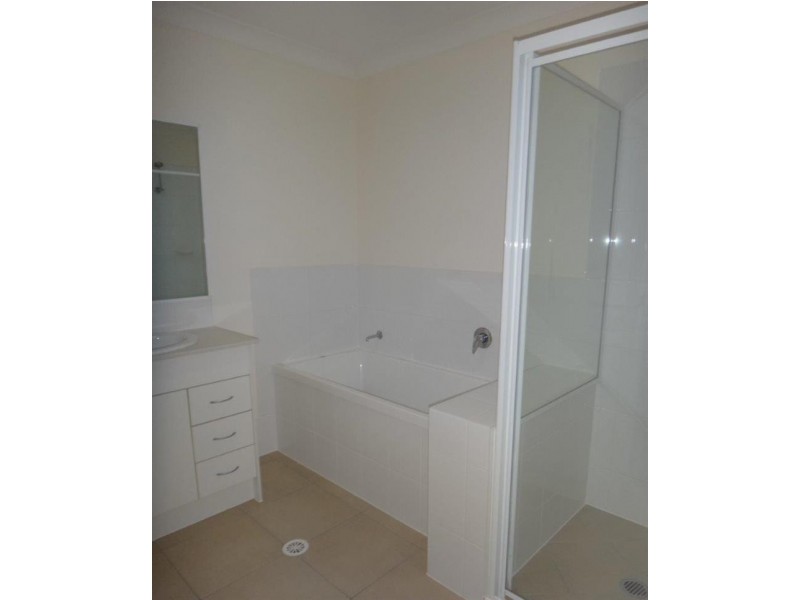 1/5 Belle  Ct, Redbank QLD 4301