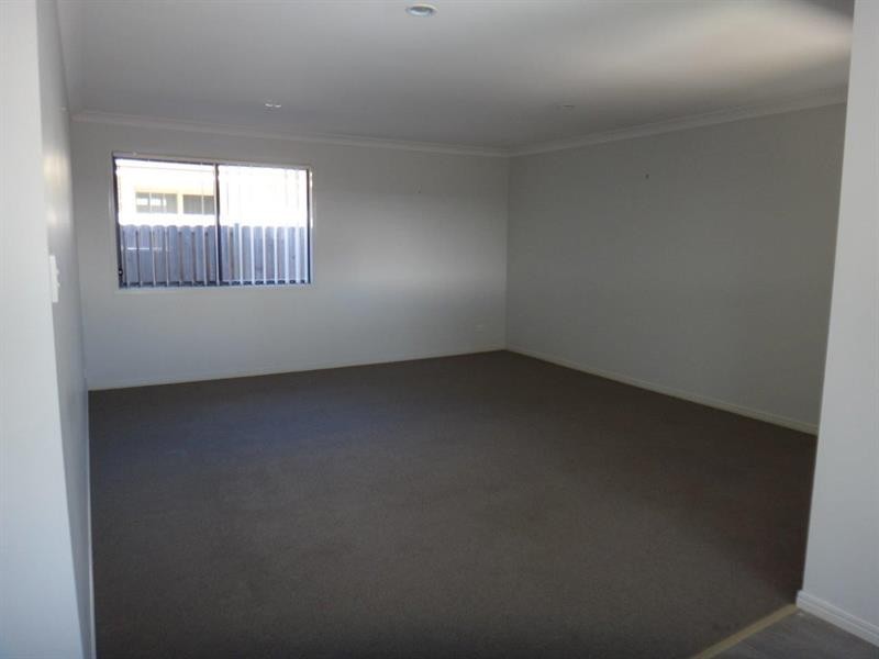 58 Moonlight Dr, Brassall QLD 4305