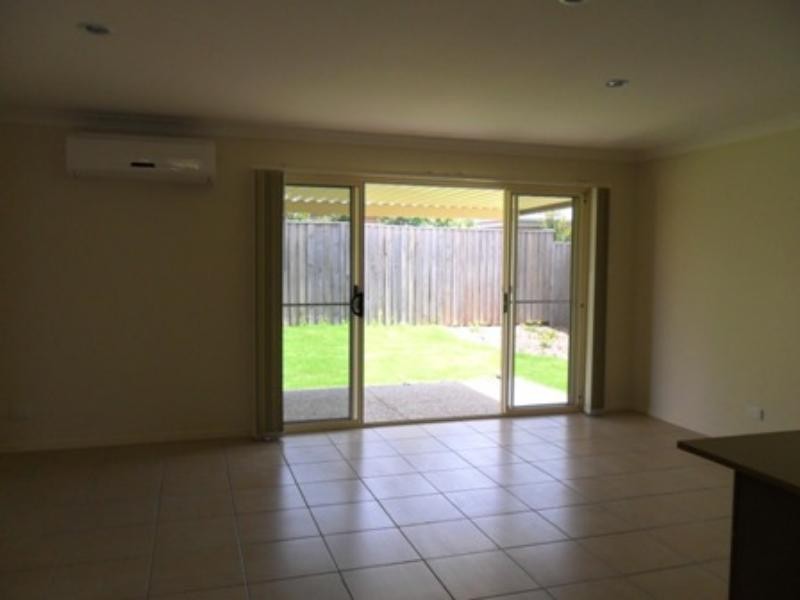 8 Tunstall Pl, Brassall QLD 4305