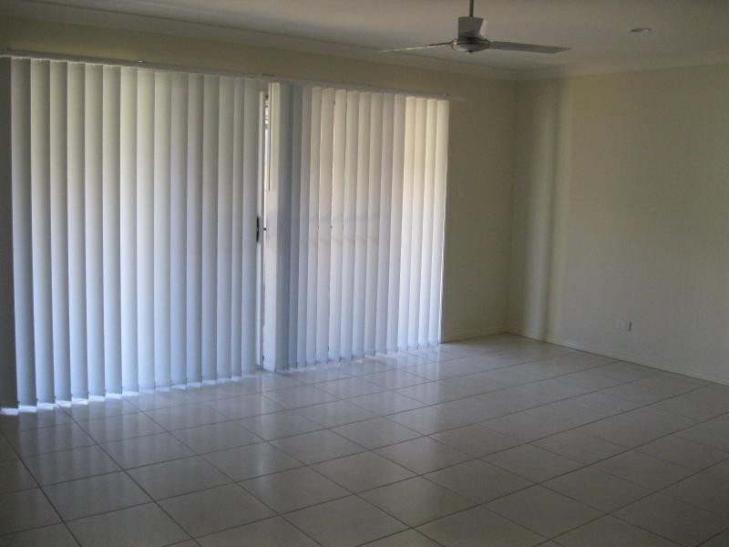 2/2 Tunstall Pl, Brassall QLD 4305