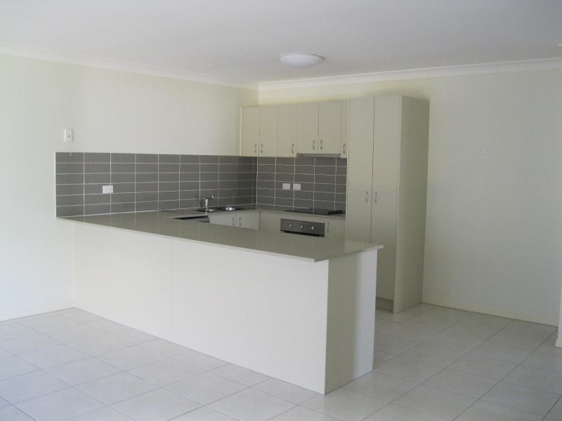 2/2 Tunstall Pl, Brassall QLD 4305