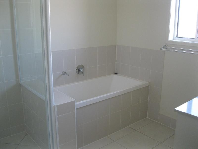 2/2 Tunstall Pl, Brassall QLD 4305