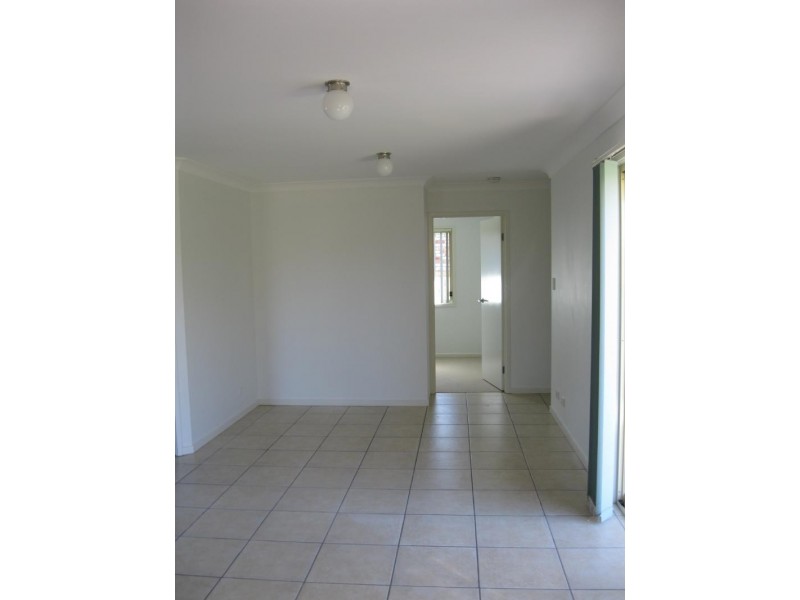 2 Eloise Pl, Sumner QLD 4074