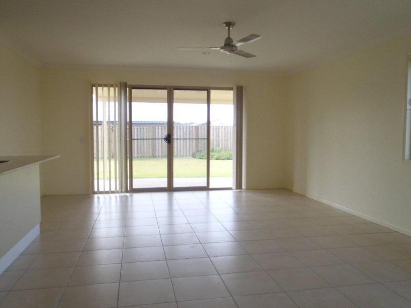 12 Galleon Cct, Shoal Point QLD 4750