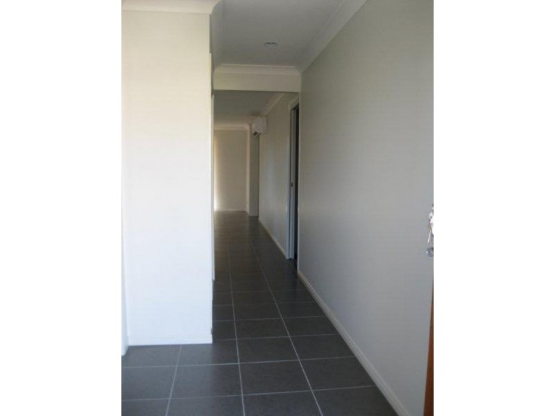 10 Stack  St, Collingwood Park QLD 4301