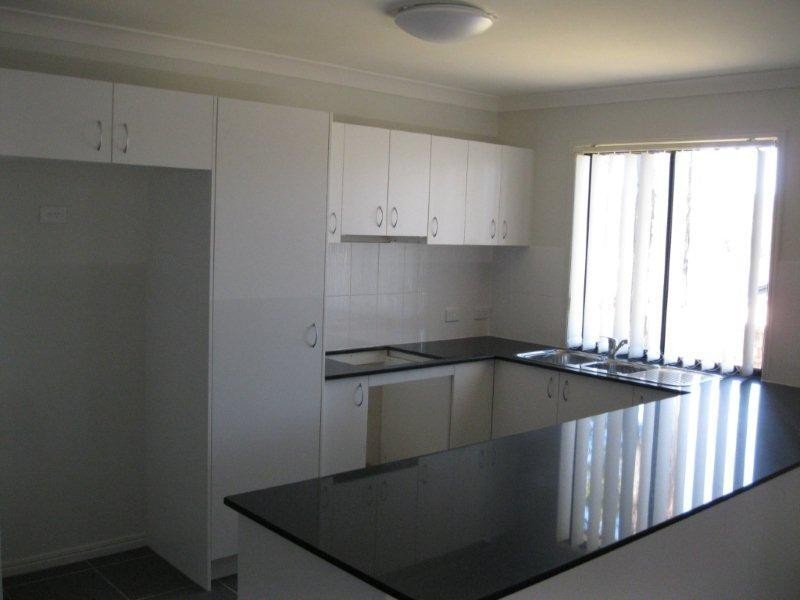 10 Stack  St, Collingwood Park QLD 4301