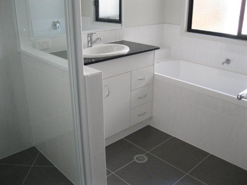 10 Stack  St, Collingwood Park QLD 4301