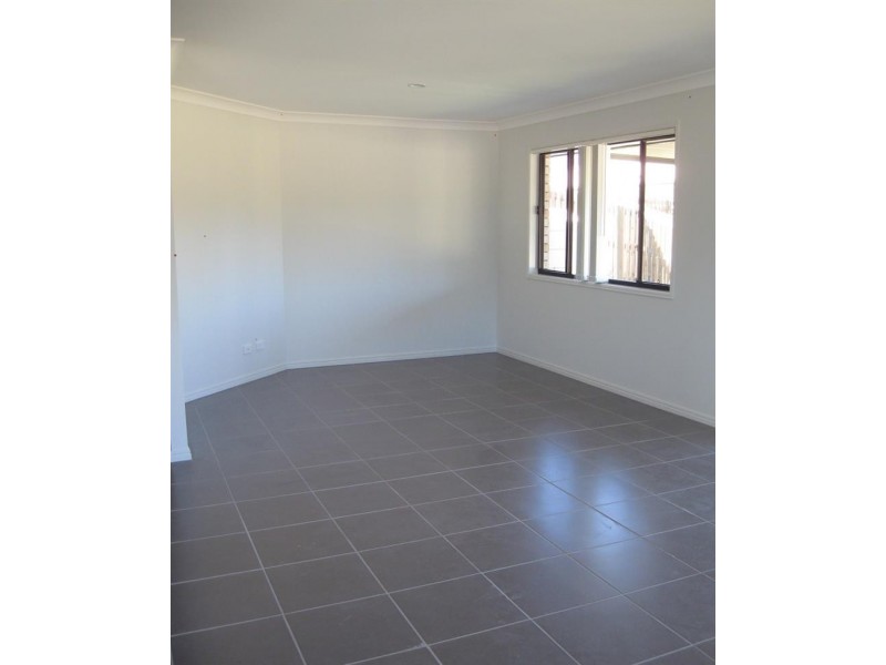 1 Alexandra  St, Brassall QLD 4305