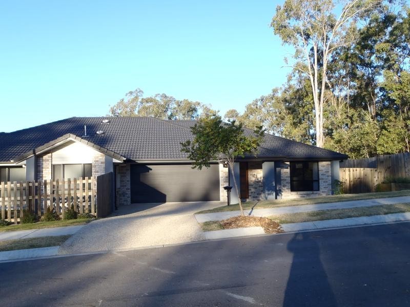 2/22 Chris  St, Redbank QLD 4301