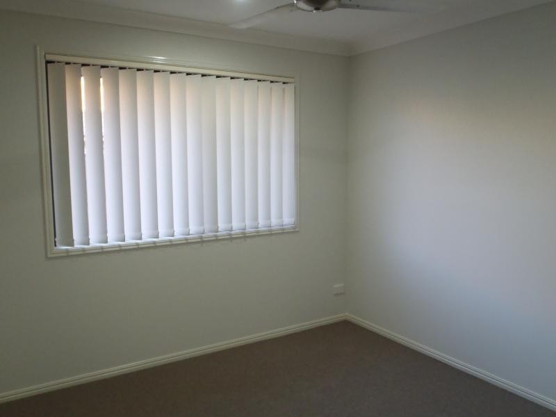 2/22 Chris  St, Redbank QLD 4301