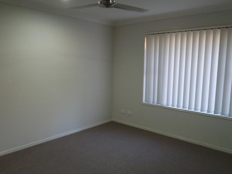 2/22 Chris  St, Redbank QLD 4301