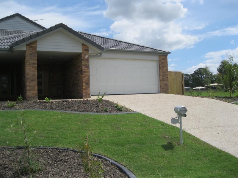 2/20 Tunstall Pl, Brassall QLD 4305