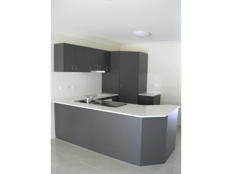 2/20 Tunstall Pl, Brassall QLD 4305