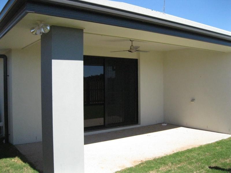 18 Trinity Pde, Blacks Beach QLD 4740