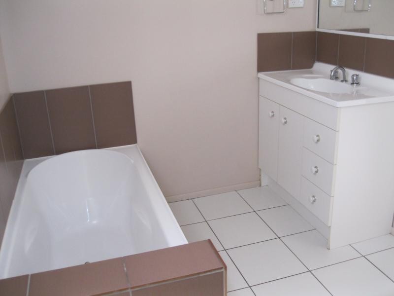 72 Cole St, Silkstone QLD 4304