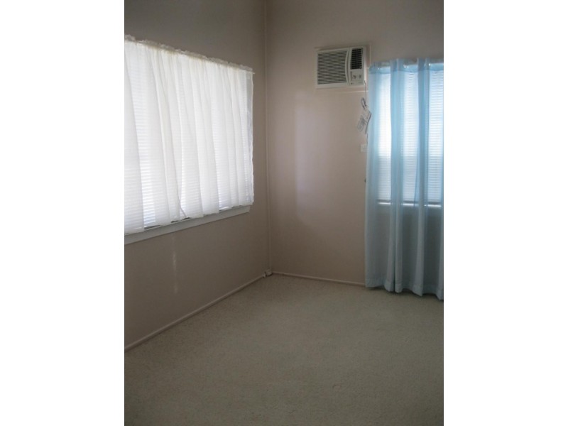72 Cole St, Silkstone QLD 4304