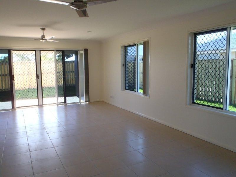 85 Newport Pde, Blacks Beach QLD 4740