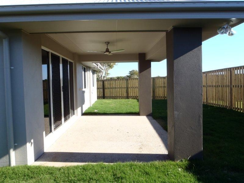 85 Newport Pde, Blacks Beach QLD 4740