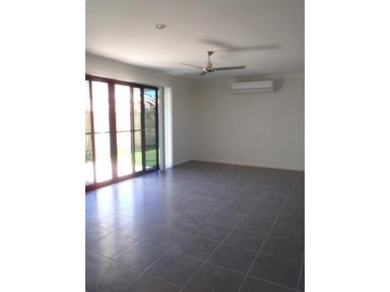 55 Newport  Pde, Blacks Beach QLD 4740