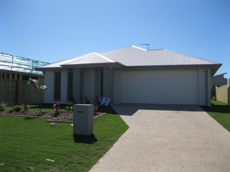 68 Newport  Pde, Blacks Beach QLD 4740