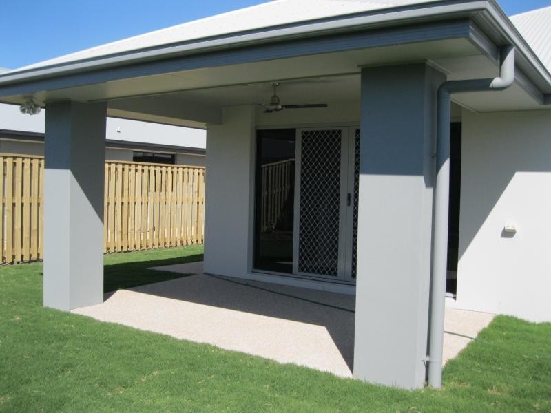 68 Newport  Pde, Blacks Beach QLD 4740