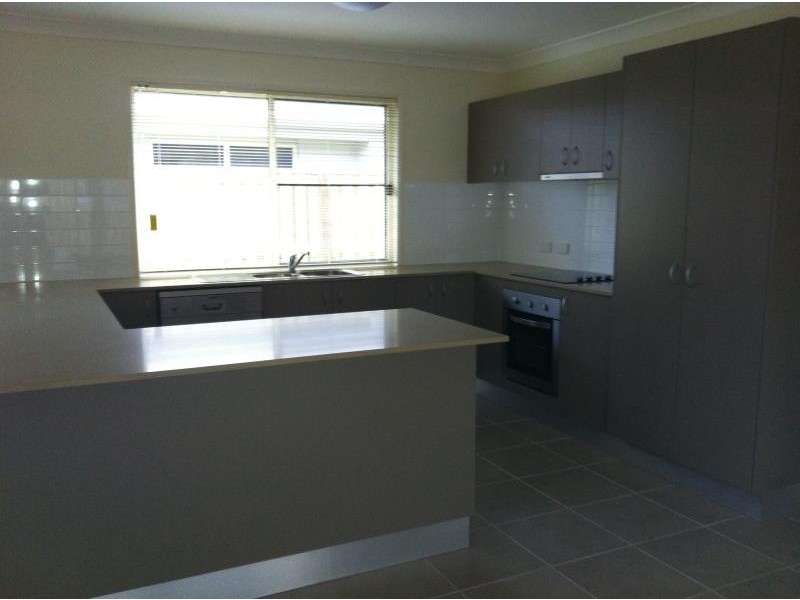 73 Newport Pde, Blacks Beach QLD 4740