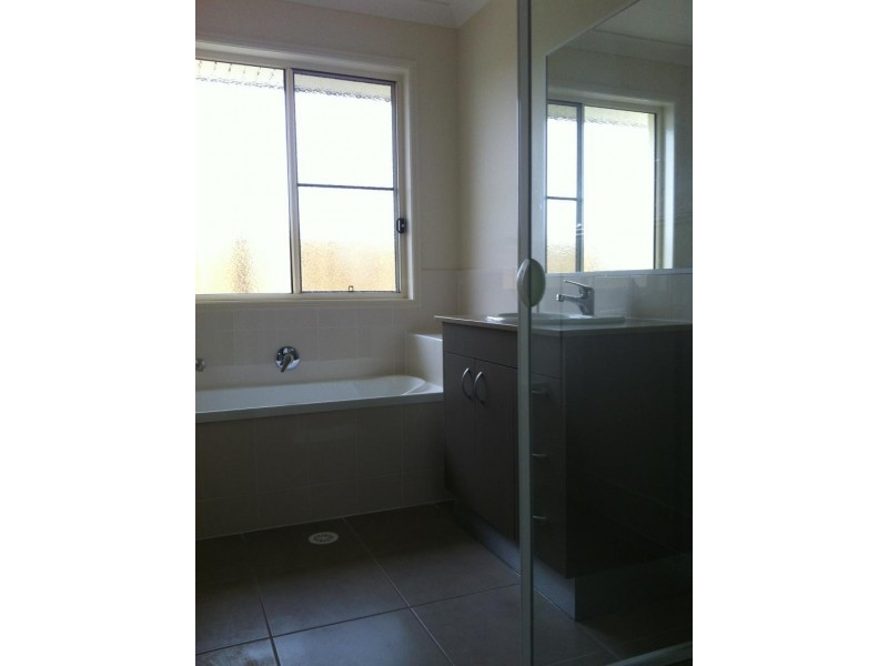 73 Newport Pde, Blacks Beach QLD 4740