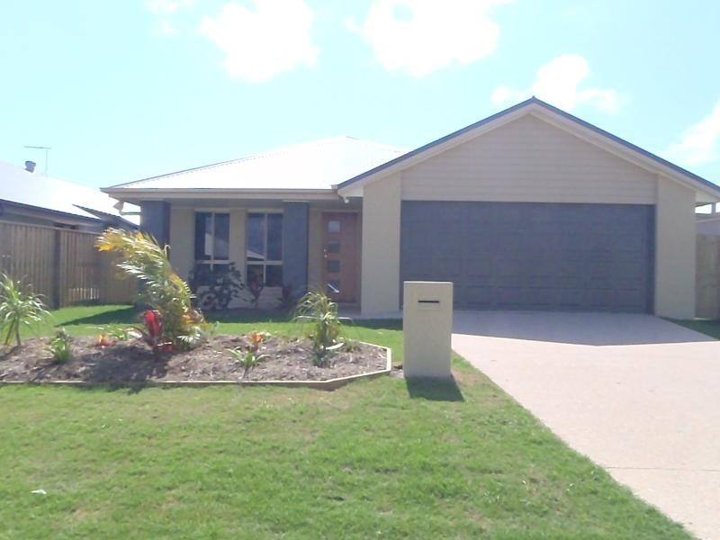 64 Newport  Pde, Blacks Beach QLD 4740