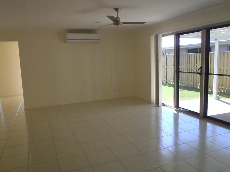 64 Newport  Pde, Blacks Beach QLD 4740