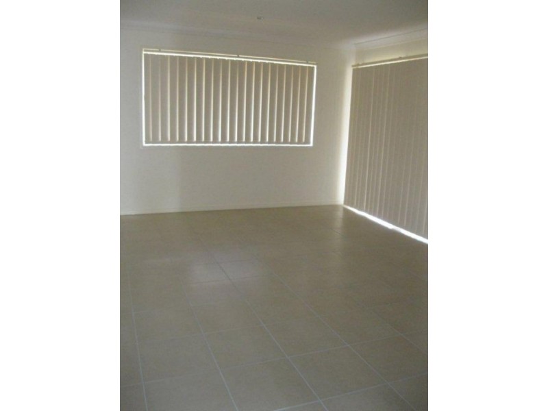 7 Nicole Ct, Redbank QLD 4301
