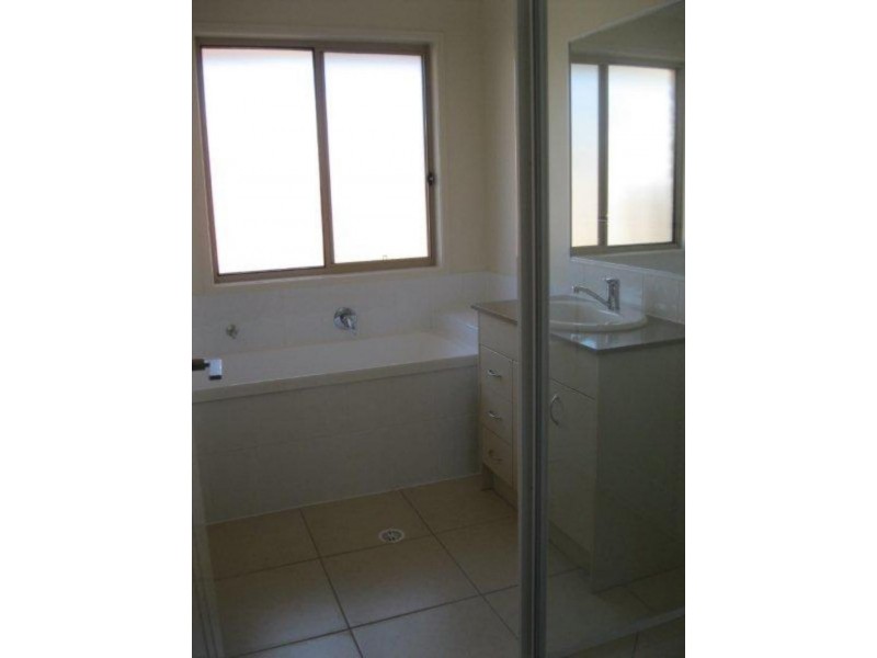 5 Nicole Ct, Redbank QLD 4301