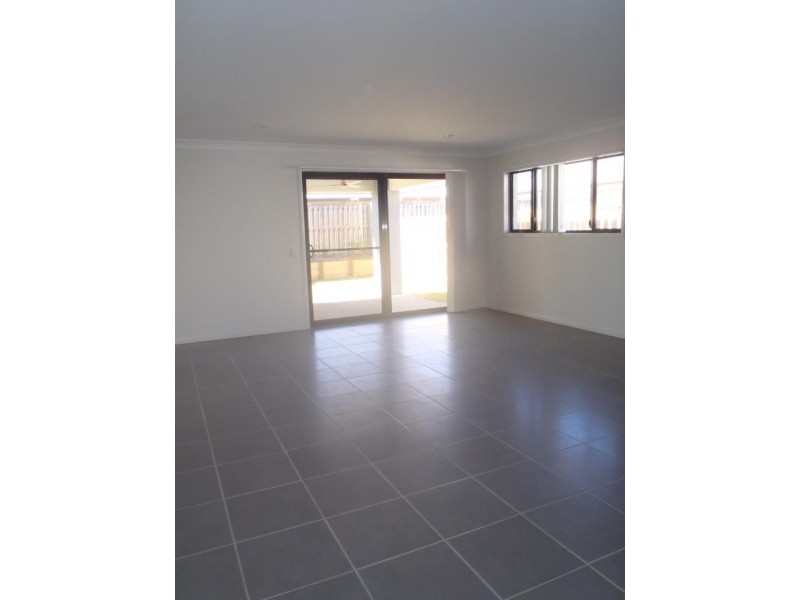 48 Newport Pde, Blacks Beach QLD 4740